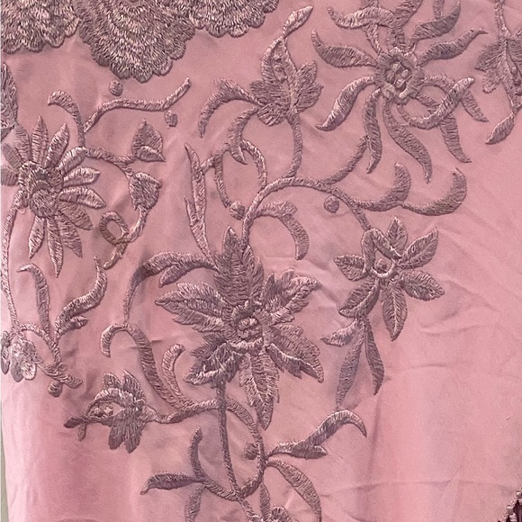 Vintage embroidered silk piano scarf - Picture 2 of 3